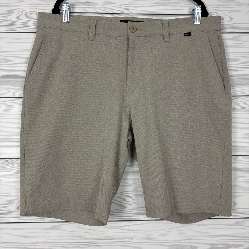 Travis Mathew Men’s Beck 2.0 Khaki Shorts Size 38 - Picture 1 of 9
